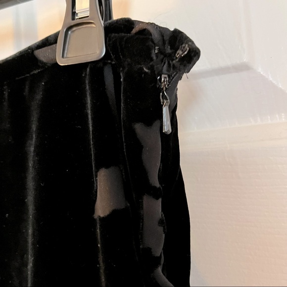 Ralph Lauren- Velvet skirt with beautiful floral cutouts. - Picture 6 of 6